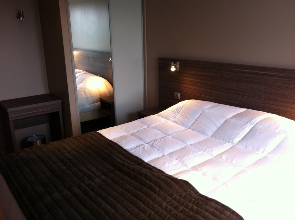 Le Relais Des Bergers 호텔 Saint-Martin-en-Haut 객실 사진